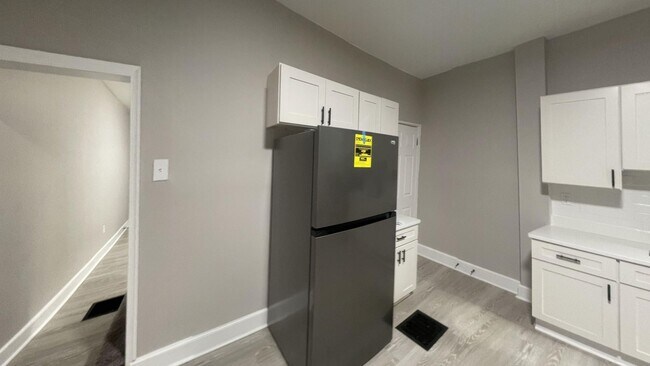 Building Photo - Newly Renovated 3 Bed, 1.5 Bath Townhouse ...