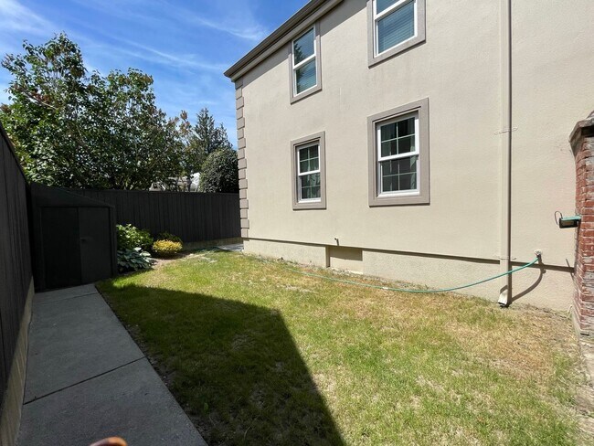 Building Photo - 4Bd/2.5Ba Seattle House