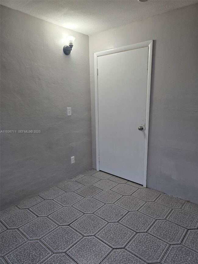 Building Photo - 914 NW 15th St