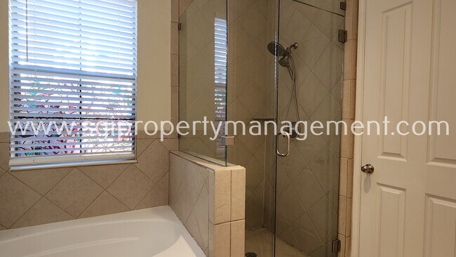 Building Photo - 1221 Lake Pointe Way