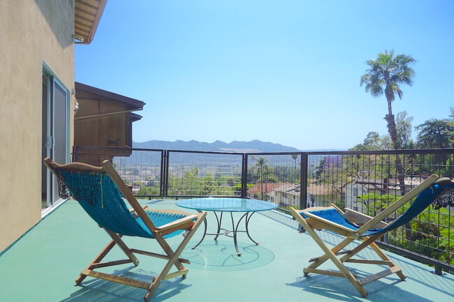 Building Photo - 702 Cavanagh Rd