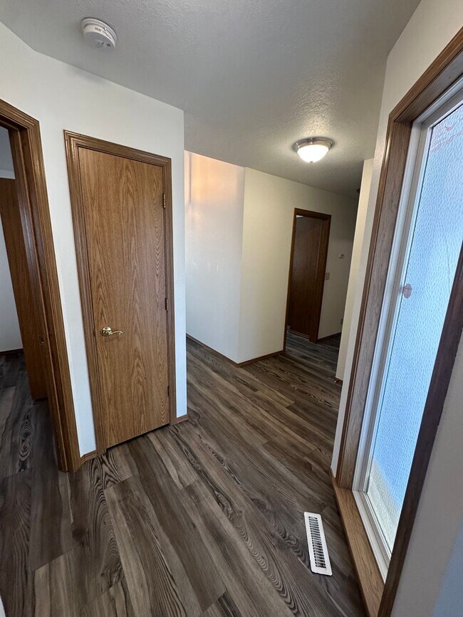 Building Photo - Tranquil & delightful 3-bedroom, 2-bathroo...