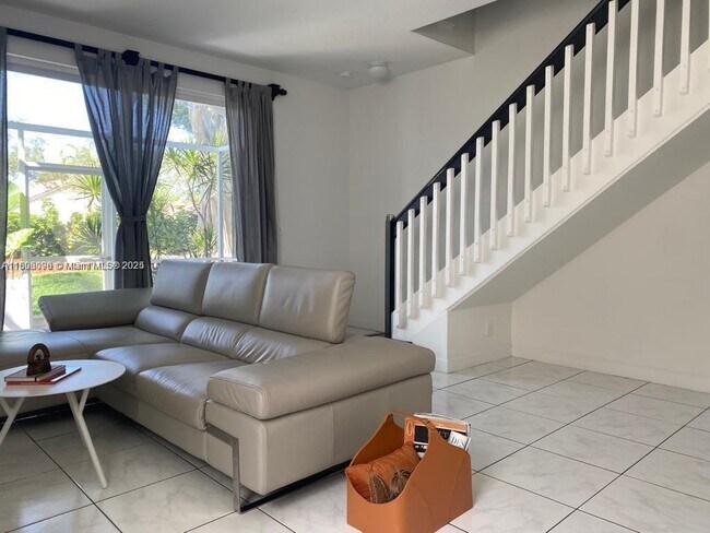 Building Photo - 2074 Madeira Dr