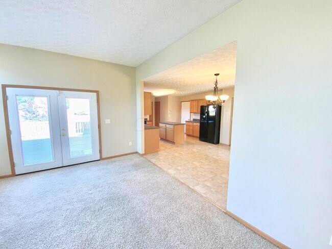 Building Photo - 129 Sapphire Ice Dr