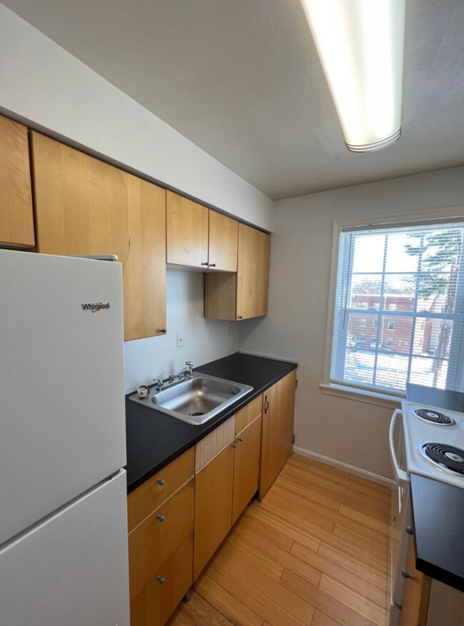 Building Photo - 2008 Fort Davis St SE