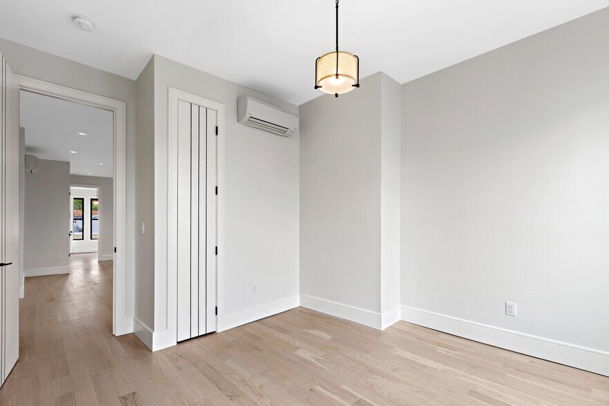 Building Photo - 542 Newark Ave