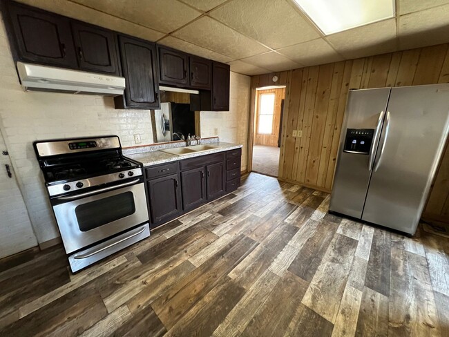 Building Photo - 3 bed 1.5 bath house in Davenport availabl...