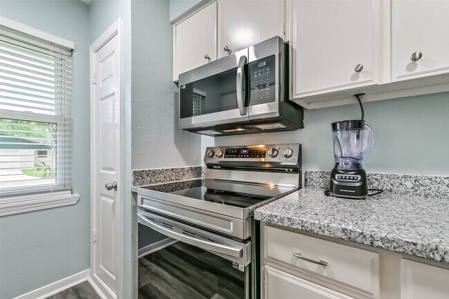 Building Photo - 1415 Ramada Dr