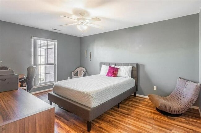 Building Photo - GORGEOUS COMMERCE TOWNSHIP 2 BED/2 BATH MO...