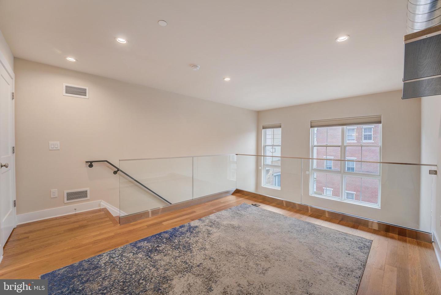 Building Photo - 1821 Carpenter St