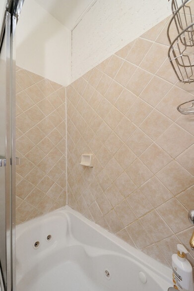 Building Photo - 7 W 82 St