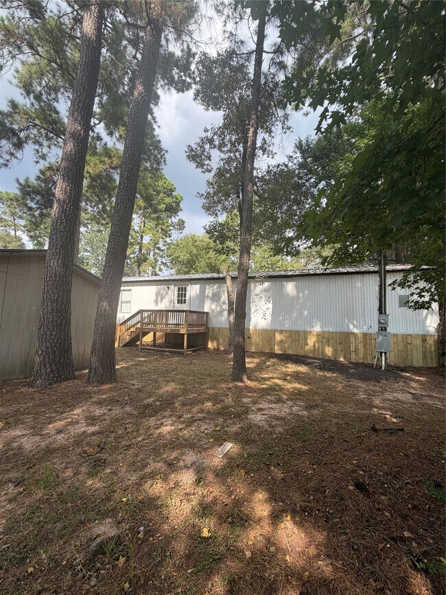 Building Photo - 15476 Esther Dr