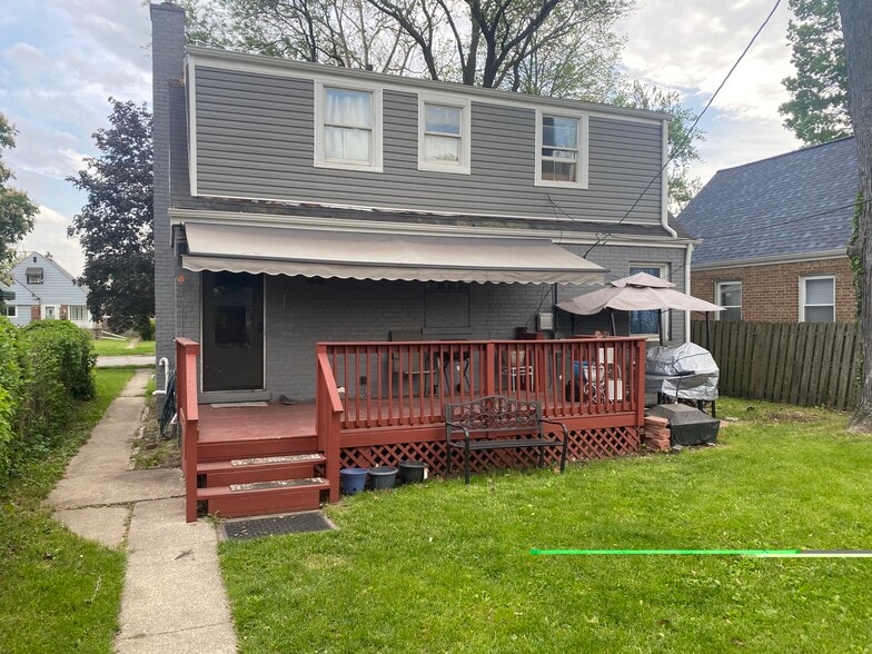 Building Photo - 16 163rd Pl