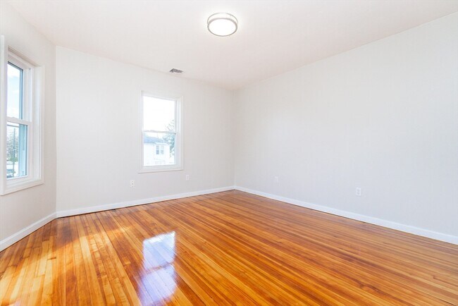 Building Photo - 74 Austin St