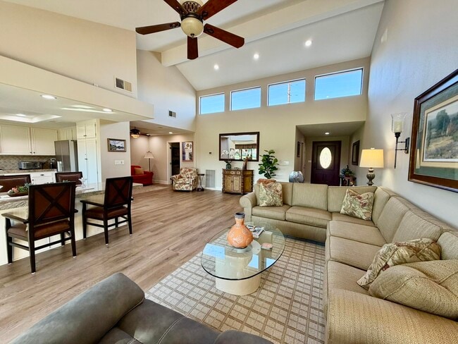 Building Photo - 205 Las Lomas