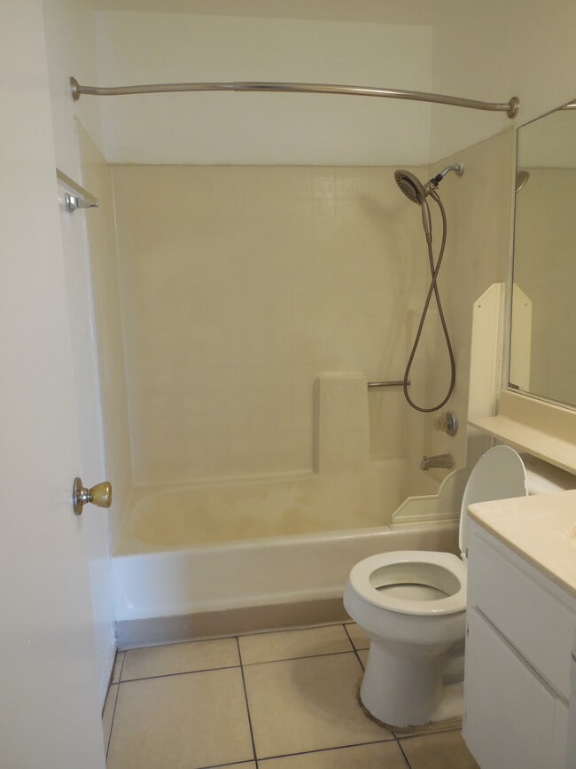 Building Photo - 839 Gaviota Ave