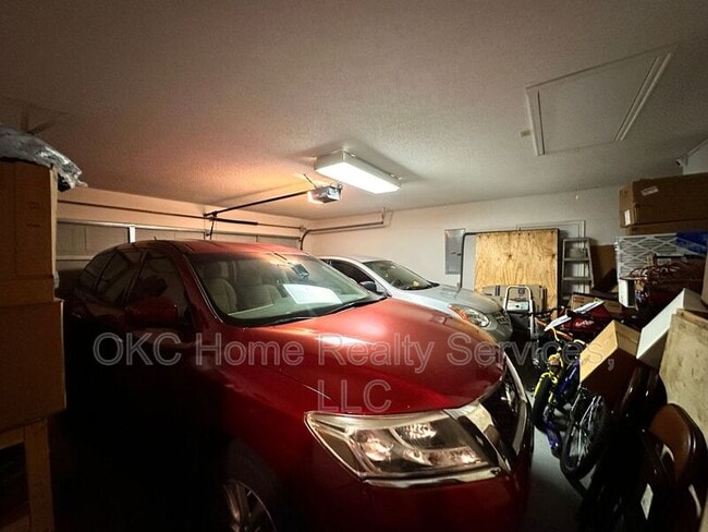 Building Photo - 17316 Valley Crst