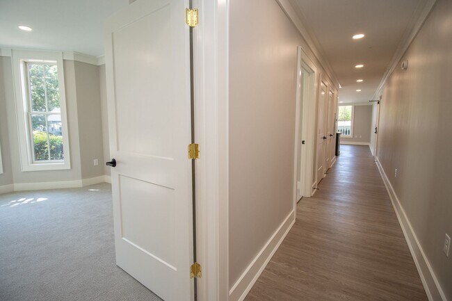 Building Photo - Historic Elegance Meets Modern Luxury – 2 Bed / 2 Bath Apartment in Downtown Columbia