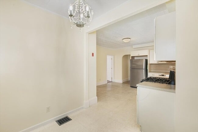 Building Photo - 335 Salem St