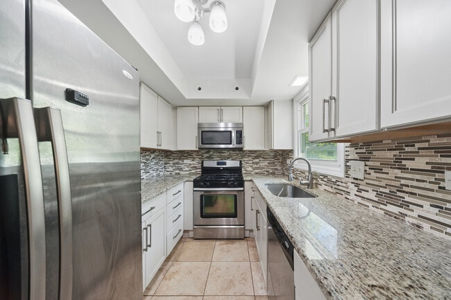 Building Photo - 1663 Longvalley Dr
