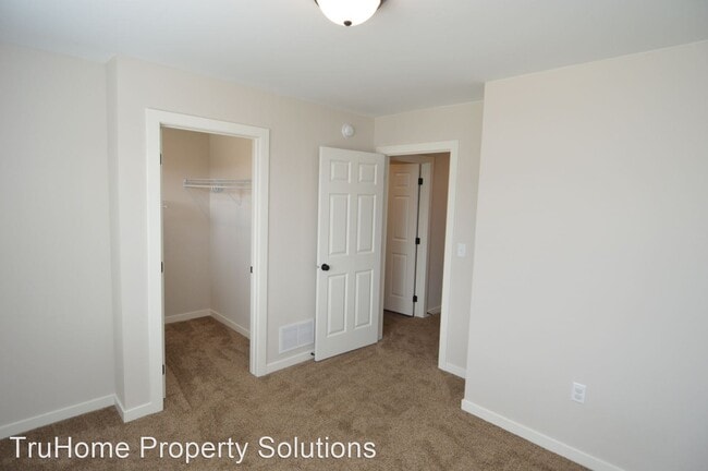 Building Photo - 3 br, 3.5 bath House - 1079 Thames Court