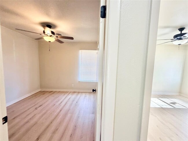 Building Photo - 5330 Wellington Dr