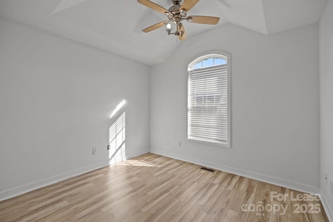 Building Photo - 285 Eagle Creek Road