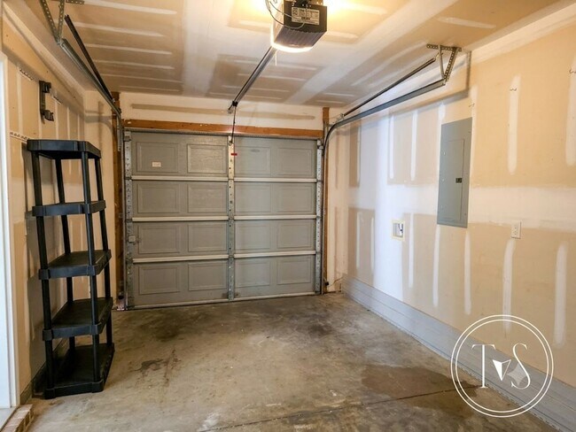 Building Photo - 17 Ristona Dr