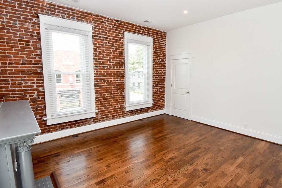 Building Photo - 1764 Frankfort Ave