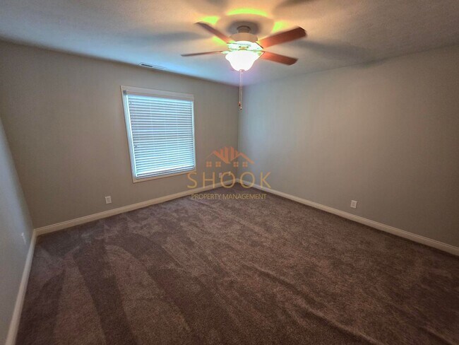 Building Photo - Luxury Home off of Coyote Crossing Golf Cl...