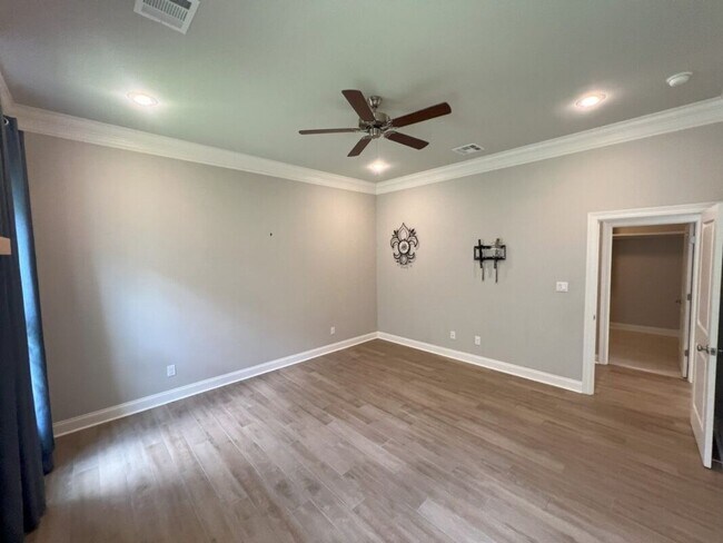 Building Photo - Beautiful 4-Bedroom Home in The Magnificen...