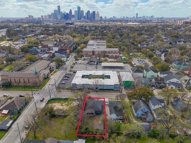 Building Photo - 309 Pecore St