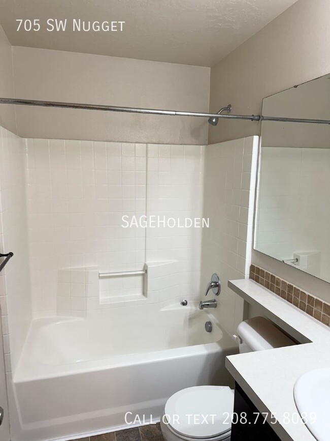 Building Photo - 705 SW Nugget-