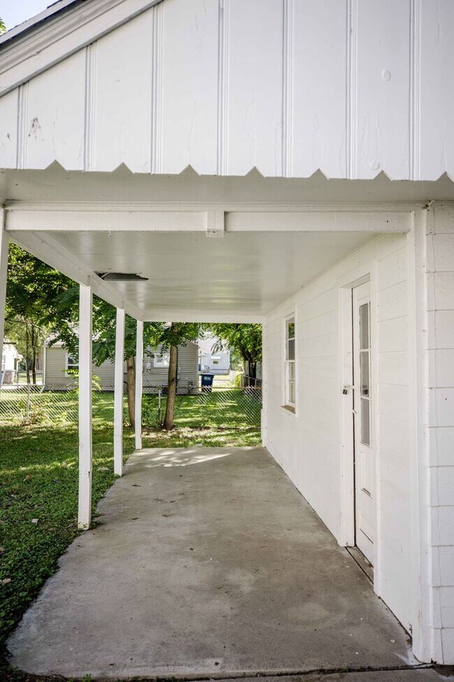 Building Photo - 3428 Beaumont Dr
