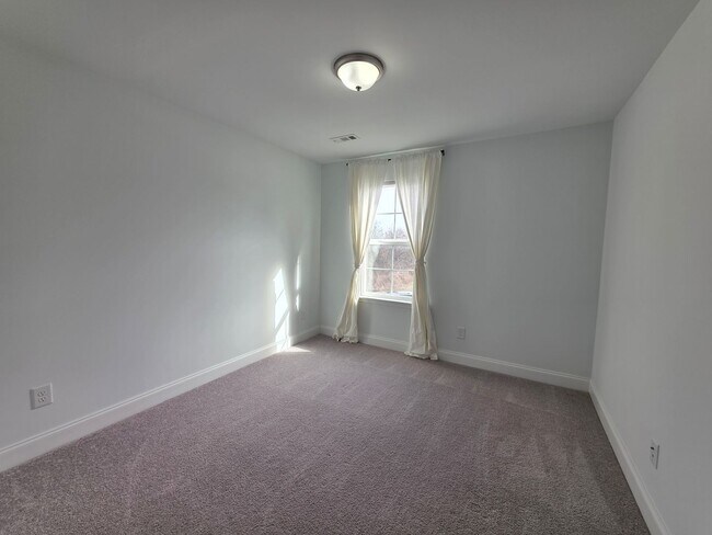 Building Photo - 3-Bedroom Townhome with Bonus Room & Resort-Style Amenities -No Pets