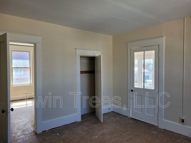 Building Photo - 1073 Chicago Ave