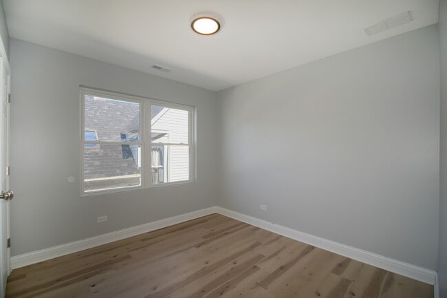 Building Photo - 836 N Parkside Ave