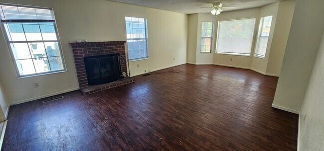 Building Photo - Updated 3-Bedroom Sparks Home | 1,500+ Sq Ft | 2.5 Baths | Fireplace | Fenced Yard | $2,400