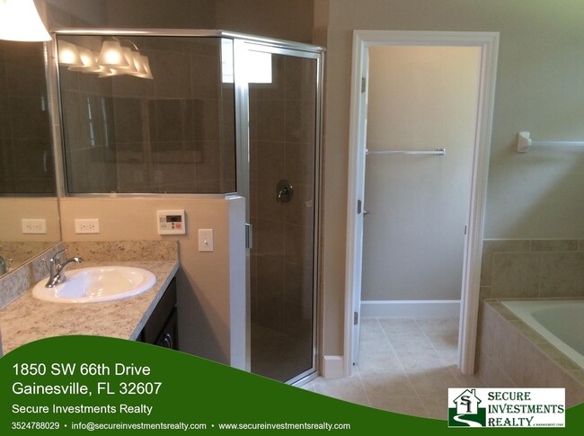 Building Photo - 3/2 Newer home in Portofino with split floor plan