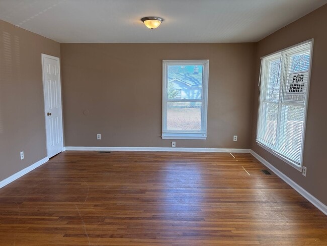 Building Photo - 3 Bedroom Convenient to A&T and Downtown Greensboro!