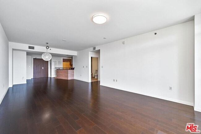 Building Photo - 3785 Wilshire Blvd