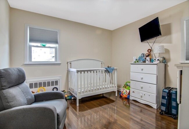 Building Photo - 7 Burdette Pl