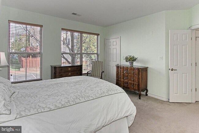 Building Photo - 5120 Donovan Dr