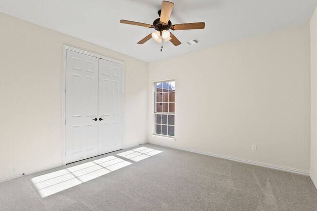 Building Photo - 601 Winslow Ln