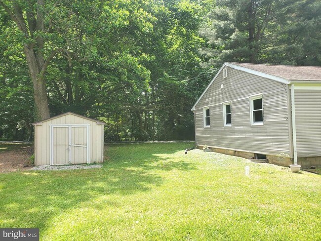 Building Photo - 161 Cooper Rd