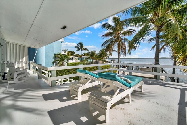 Building Photo - 69 Shoreland Dr