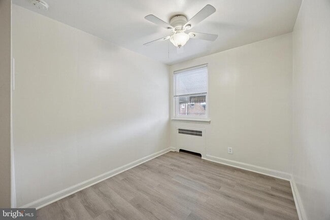 Building Photo - 255 Sherbrook Blvd