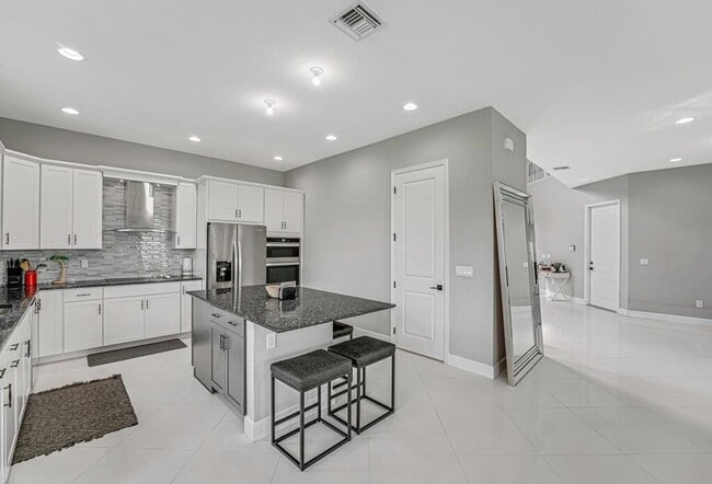 Building Photo - 5482 Macoon Wy