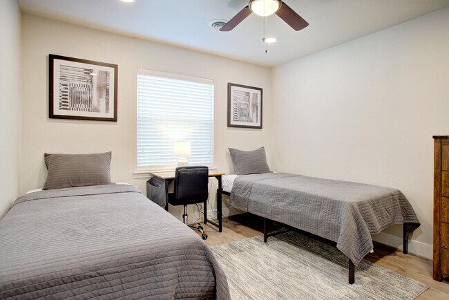 Building Photo - 5709 Walraven Cir