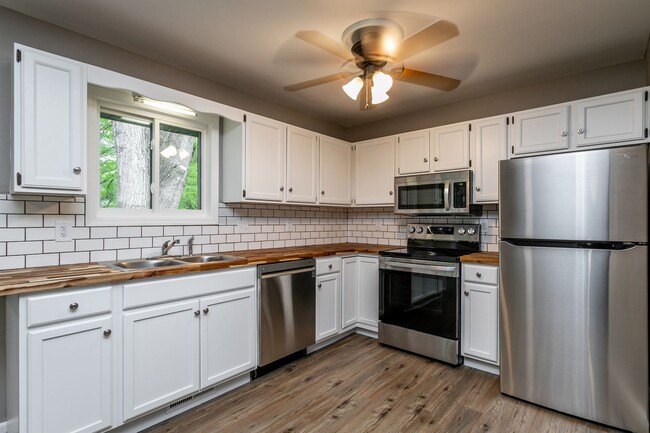 Building Photo - 4300-4302 Mount Carmel Lane